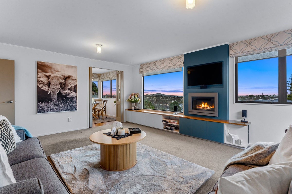 15 Tableau Place, Totara Vale, Auckland - Carousel 1
