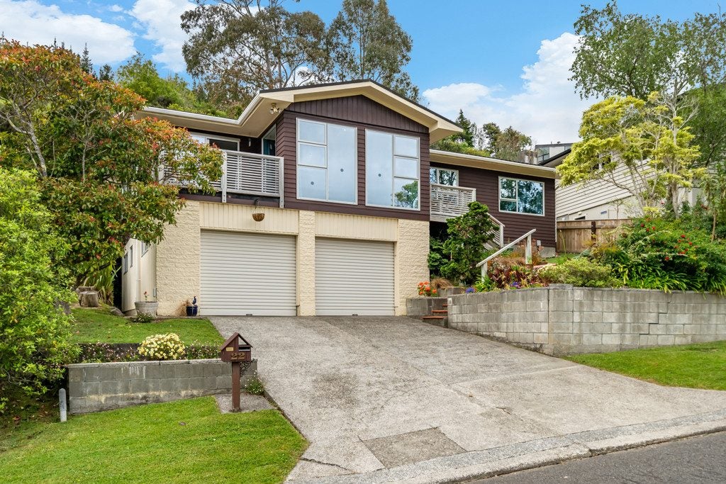 22 Chichester Drive, Pinehaven, Upper Hutt - Carousel 1