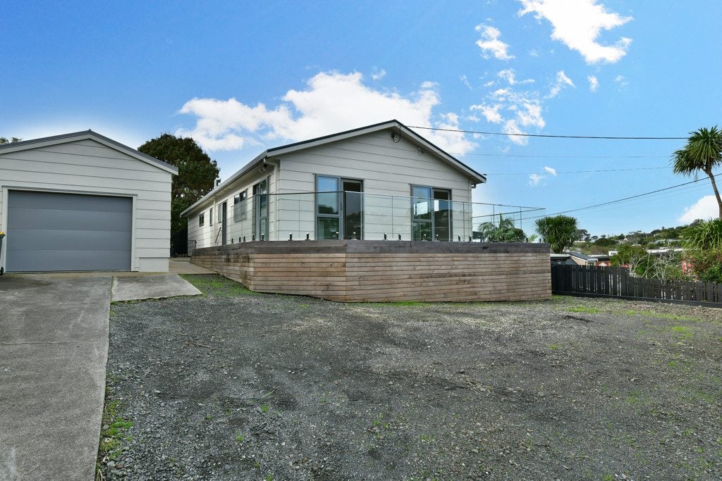 564 Whangaparaoa Road, Stanmore Bay, Whangaparaoa - Carousel 18
