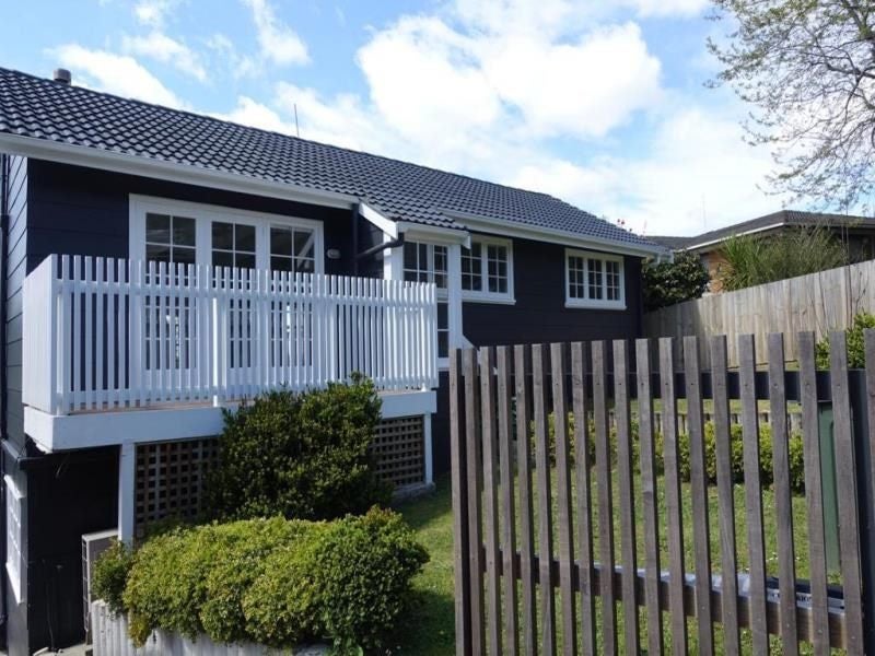 35 Barker Rise, Northcross, Auckland - Carousel 1