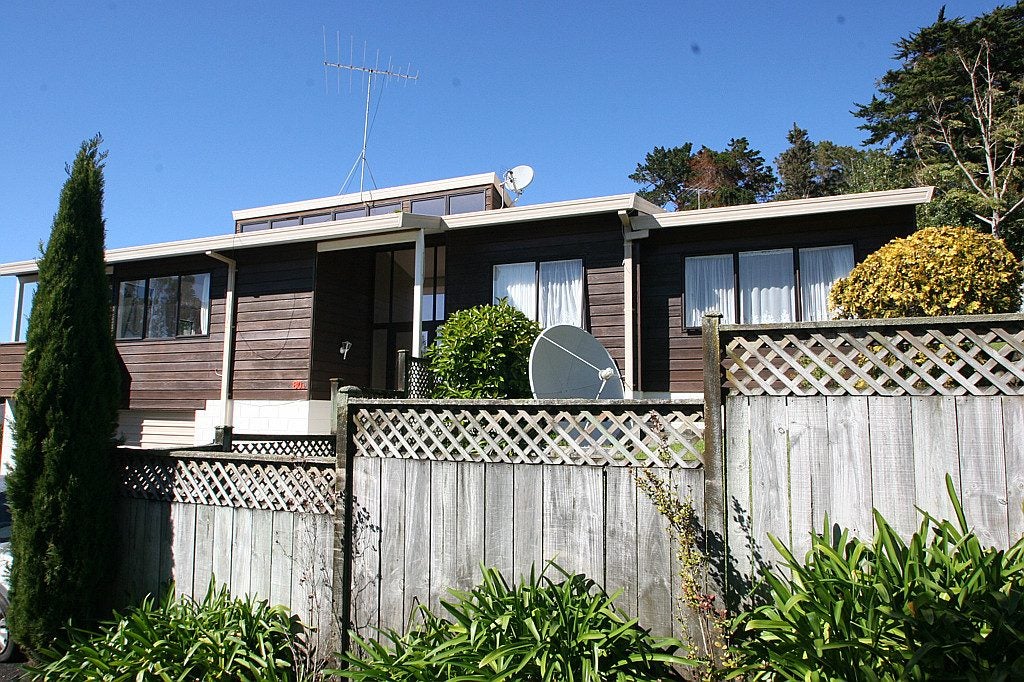 1/80 Saddleback Rise, Murrays Bay, Auckland - Carousel 2