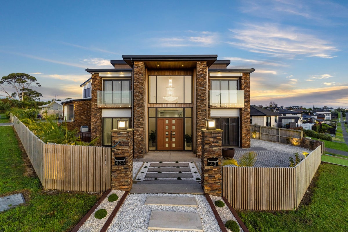 43 Karo Road, Beachlands, Auckland - Carousel 1