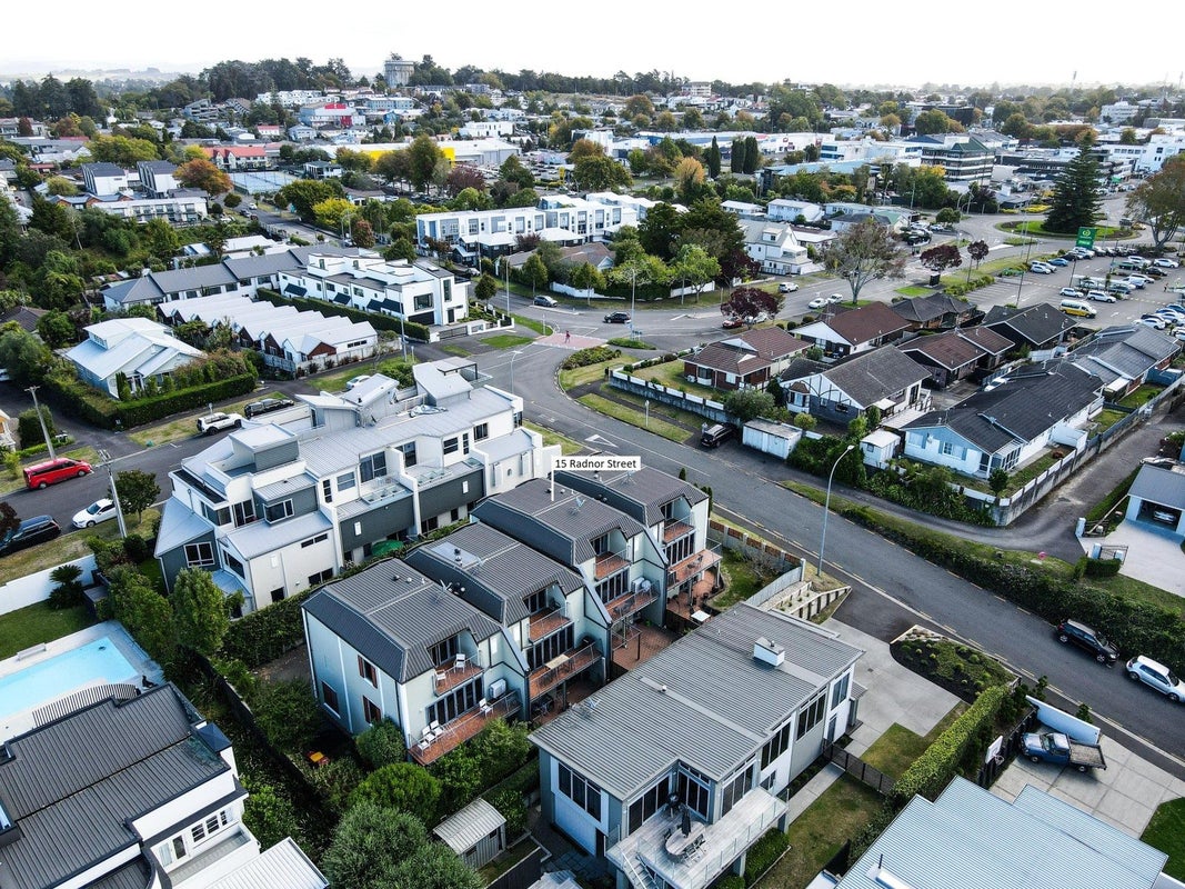 15 Radnor Street, Hamilton Central, Hamilton - Carousel 24