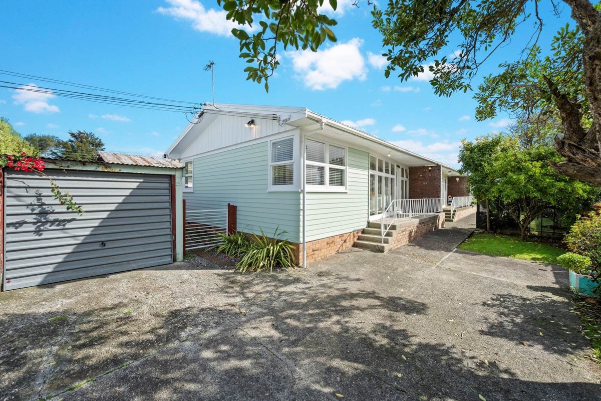 1/48 Eastdale Road, Avondale, Auckland - Carousel 1
