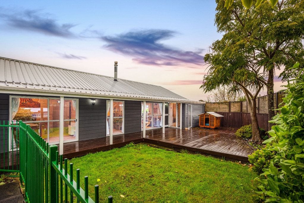 12 Princess Maria Place, Massey, Auckland - Carousel 2