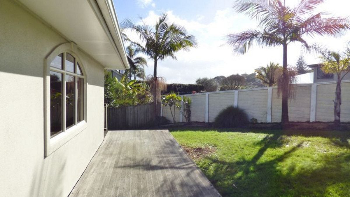 1076 Whangaparaoa Road, Tindalls Beach, Whangaparaoa - Carousel 2