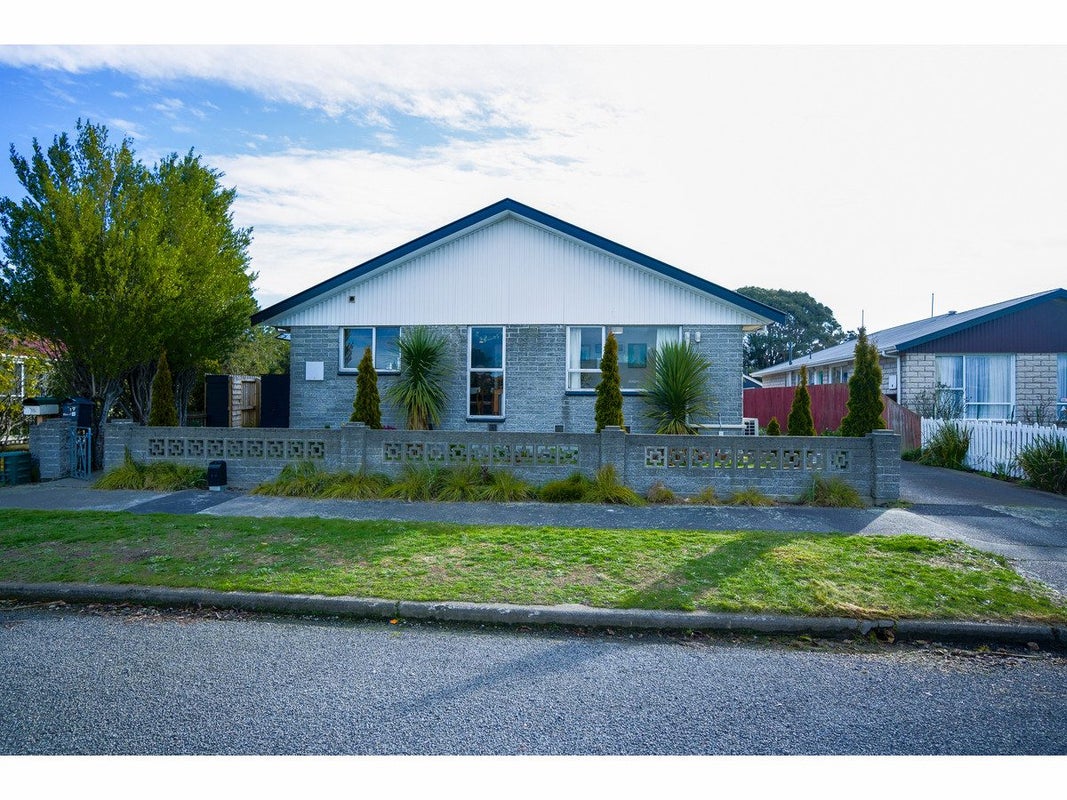 1/17 Kuaka Crescent, Bromley, Christchurch - Carousel 1