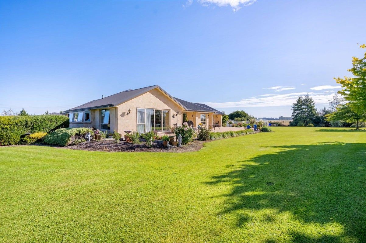 33 Longwood Drive, Winton, Winton - Carousel 2