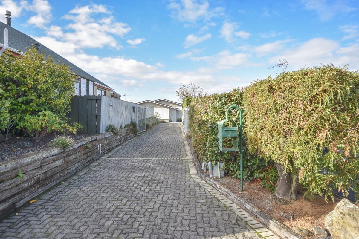 3 Alfred Place, Fairfield, Dunedin - Carousel 37