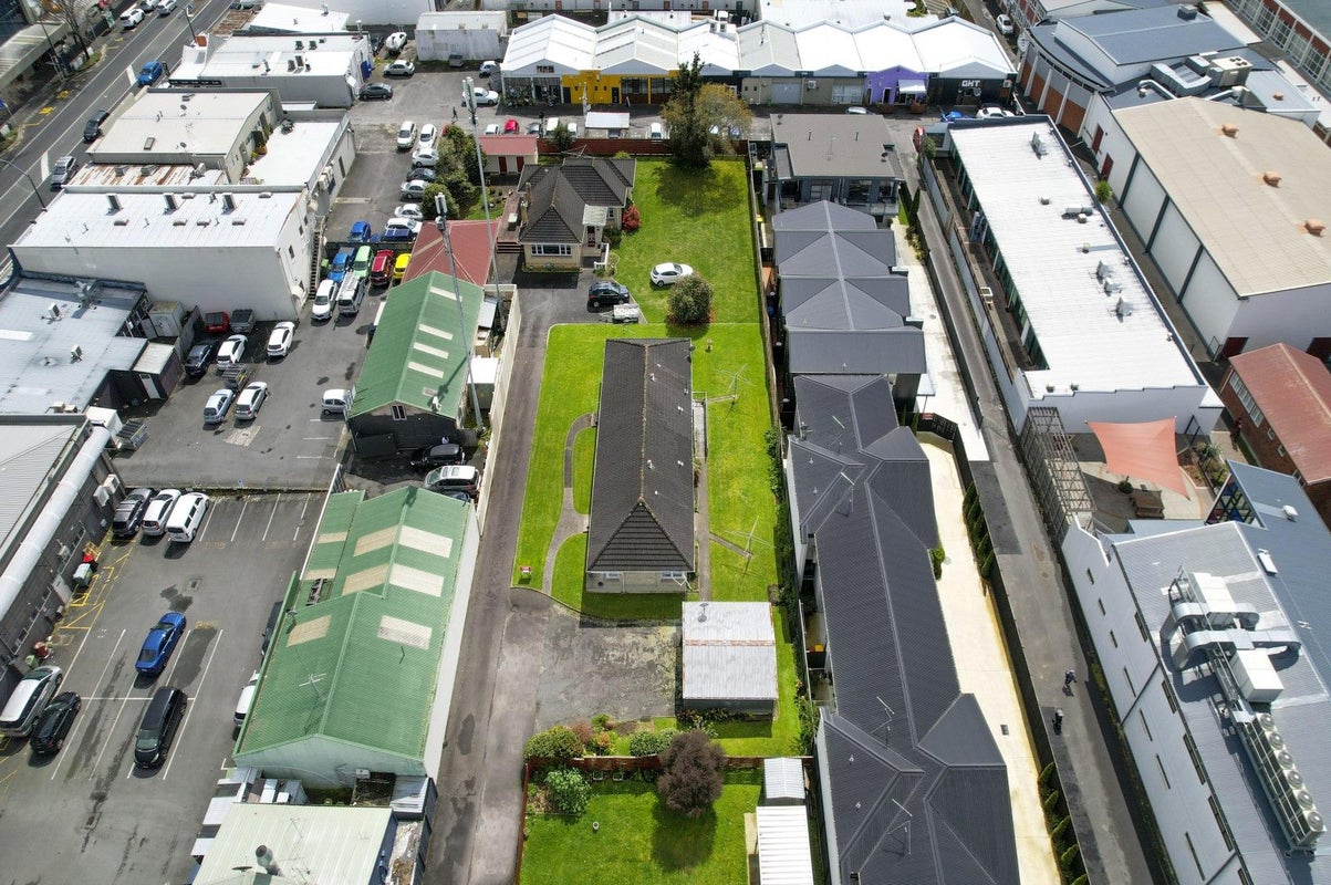11 Cook Street, Hamilton East, Hamilton - Carousel 28