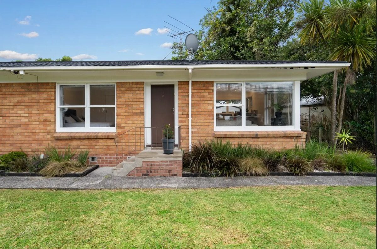 2/10 Princes Street, Northcote Point, Auckland - Carousel 1