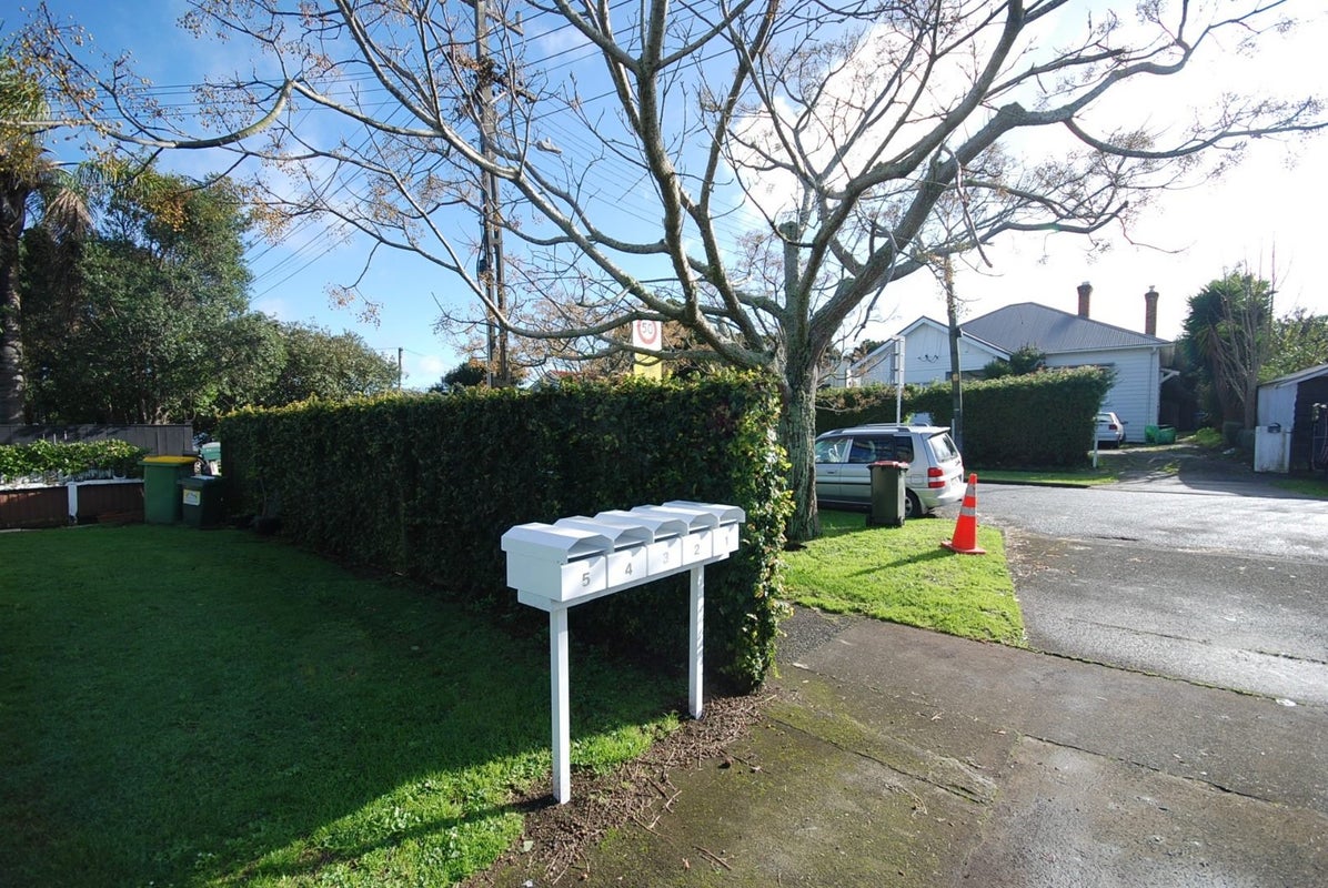 1/2 Grove Road, Sandringham, Auckland - Carousel 10