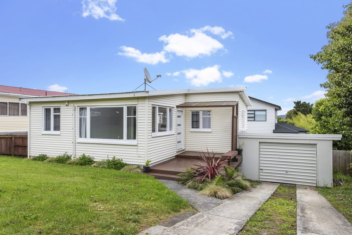6 Gaede Terrace, Sunnyvale, Auckland - Carousel 2