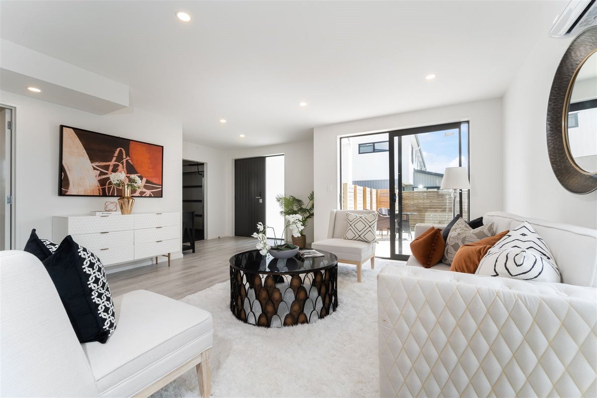 18E Mackenzie Street, Te Atatu South, Auckland - Carousel 2