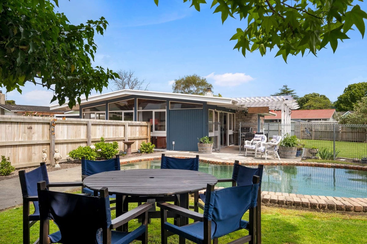 111 Iranui Road, Inner Kaiti, Gisborne - Carousel 1
