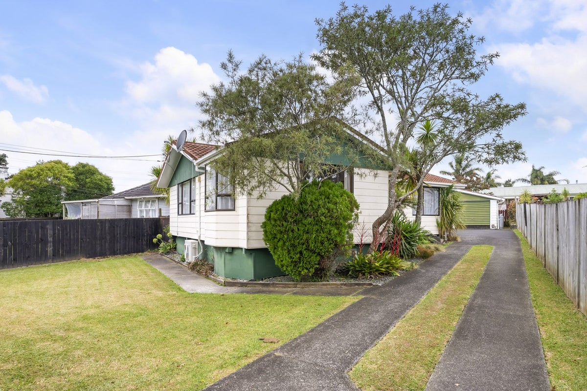 54 Woodglen Road, Glen Eden, Auckland - Carousel 2