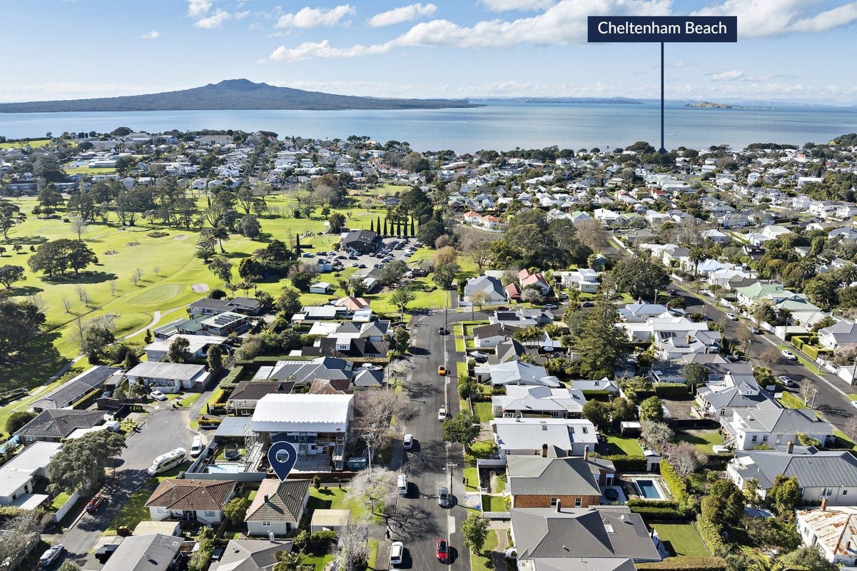 24 Empire Road, Devonport, Auckland - Carousel 2