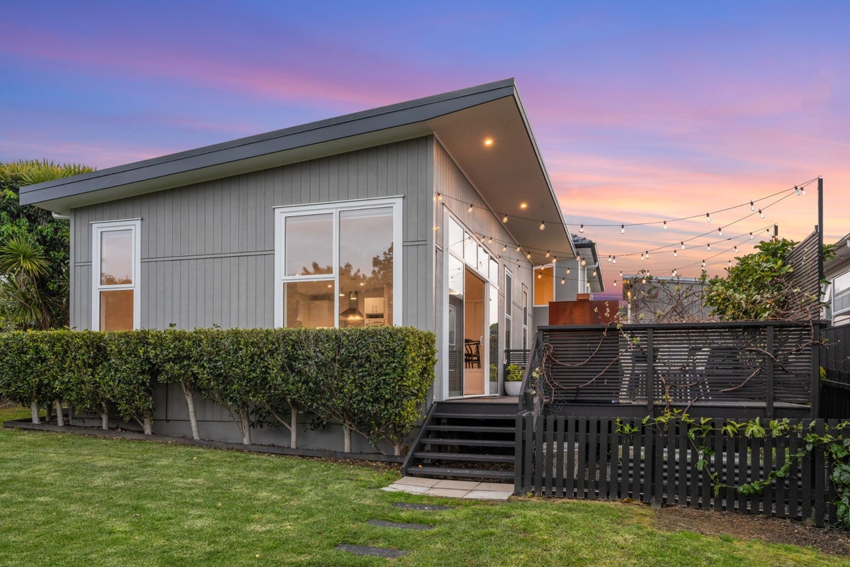 72 Kiwitea Street, Sandringham, Auckland - Carousel 2