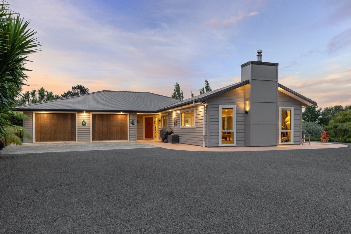 14 Twin Peaks Grove, Koputaroa, Levin - Carousel 1