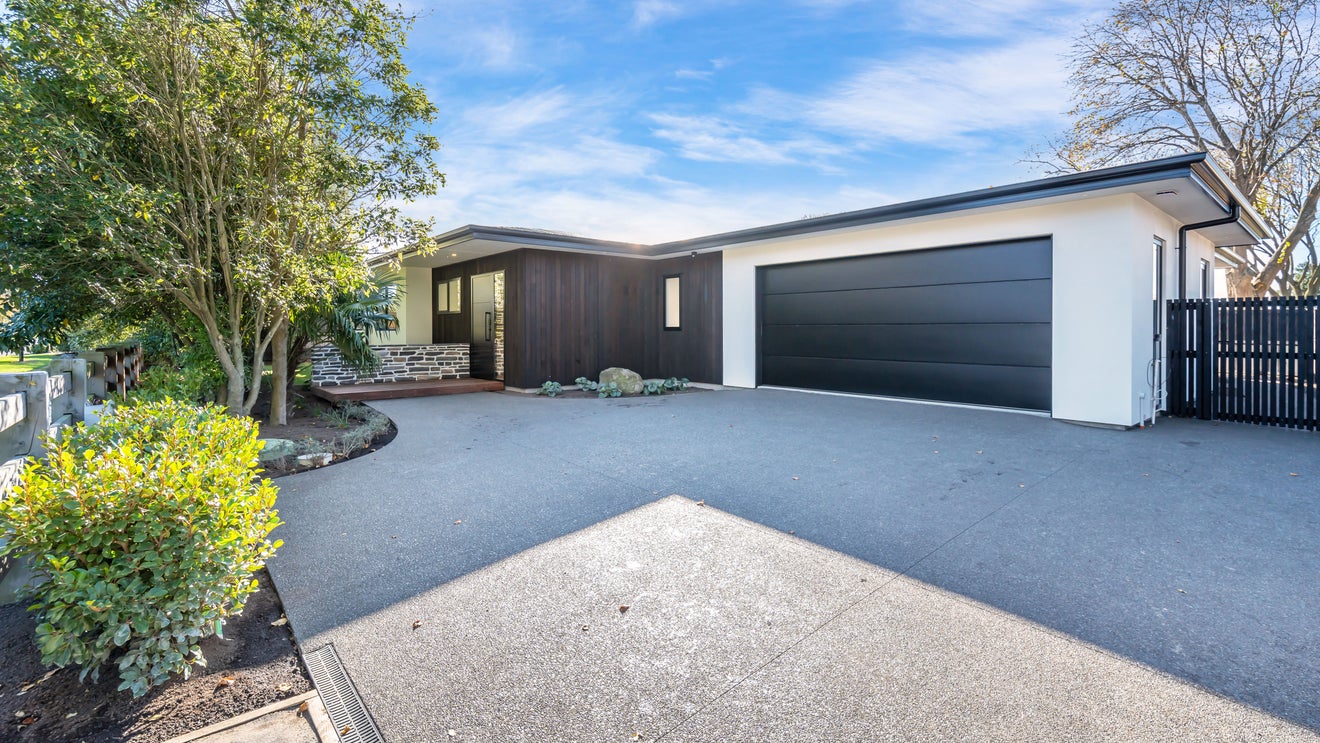 156 Hamptons Road, Christchurch - Carousel 1