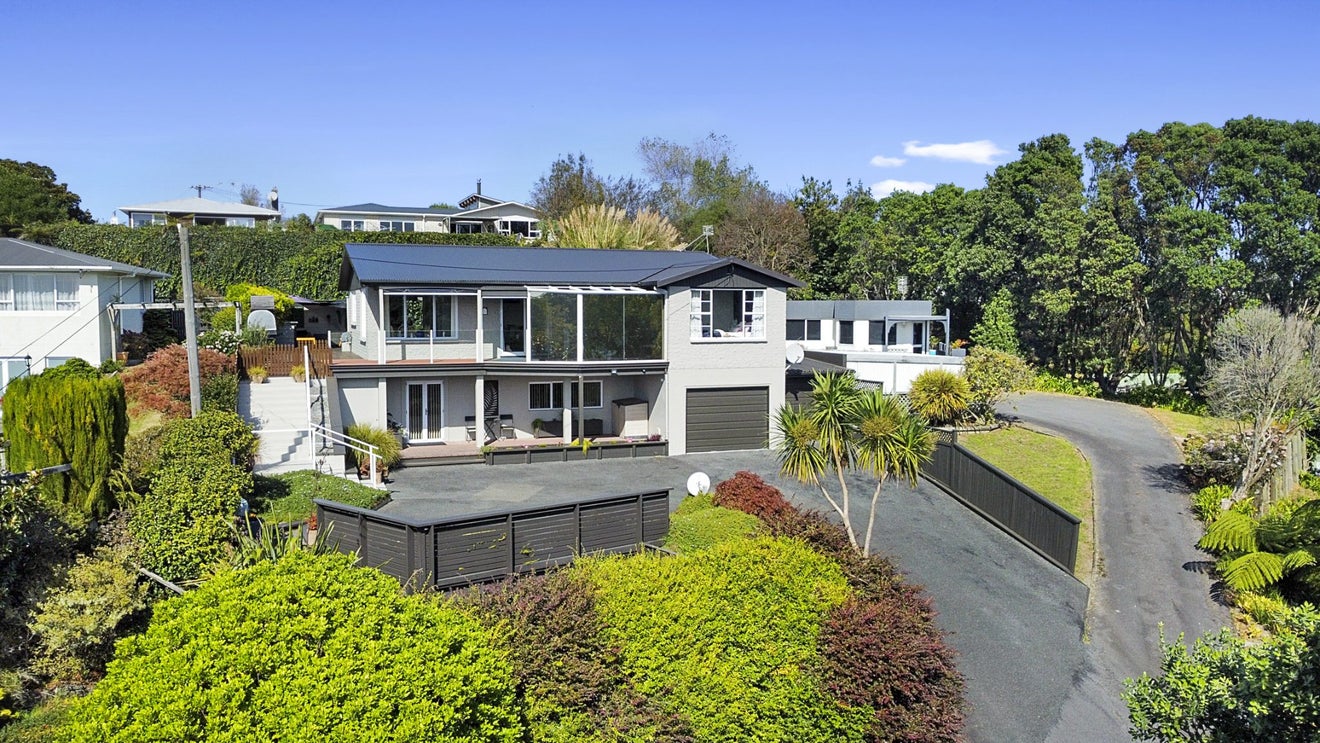 38 Seaview Road, Marfell, New Plymouth - Carousel 1