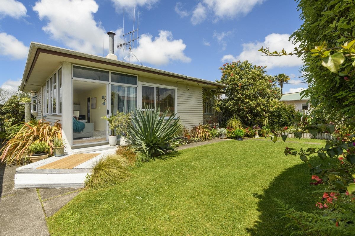 1/114 Hynds Road, Gate Pa, Tauranga - Carousel 1