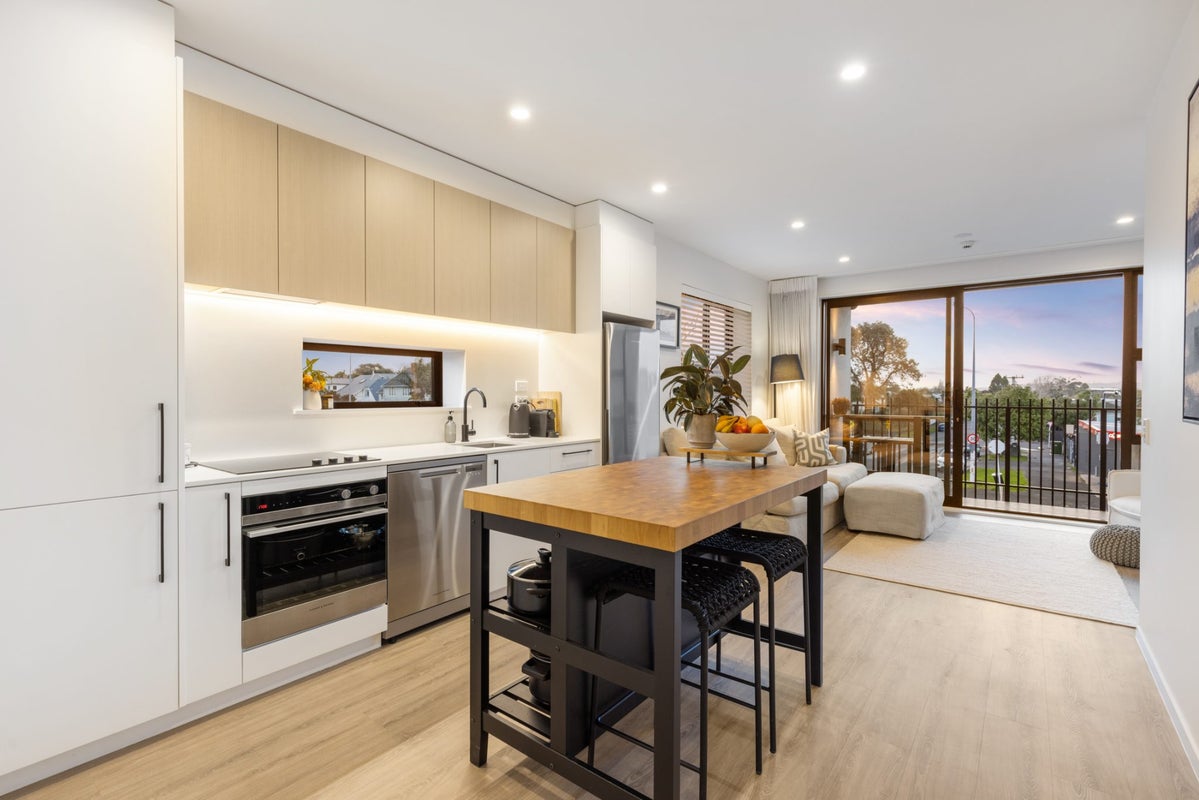 202/1028 Great North Road, Point Chevalier, Auckland - Carousel 2