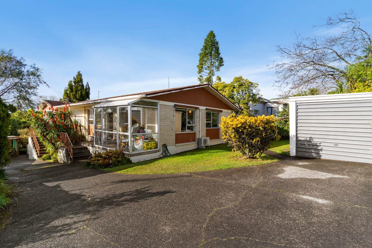 29 Nui Mana Place, Te Atatu South, Auckland - Carousel 1