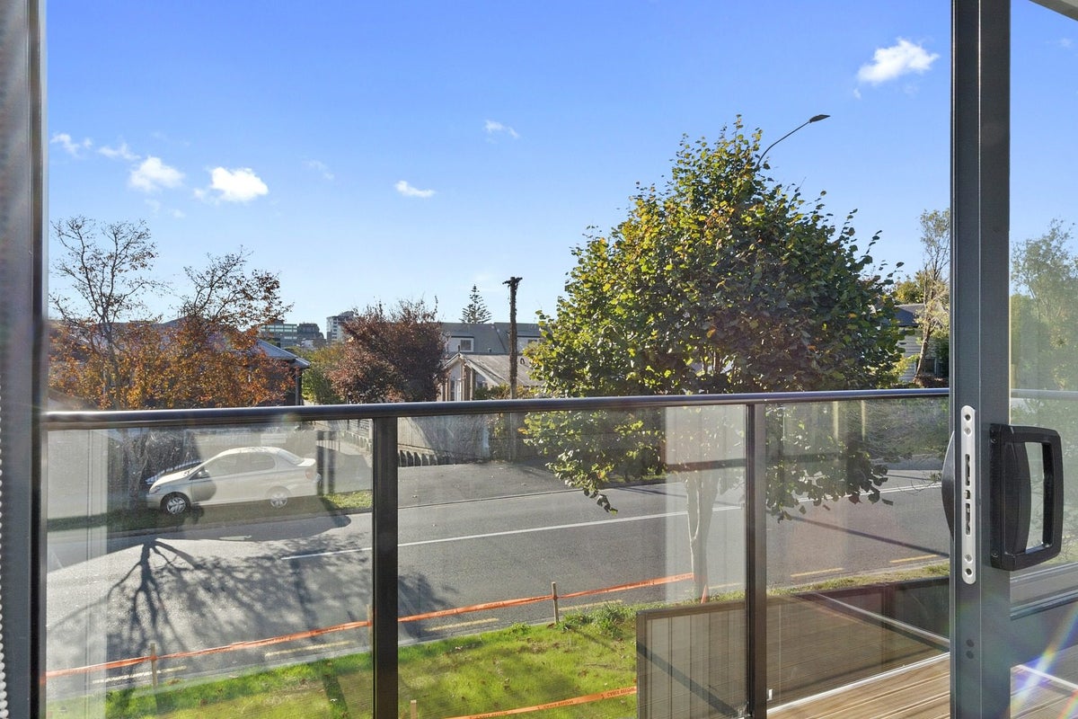 1/3 Palmerston Street, Hamilton Central, Hamilton - Carousel 19