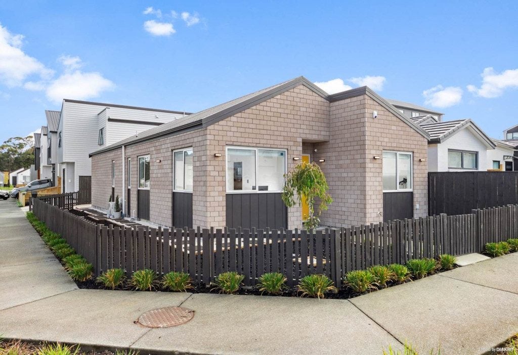 12 Houhora Street, Westgate, Auckland - Carousel 2