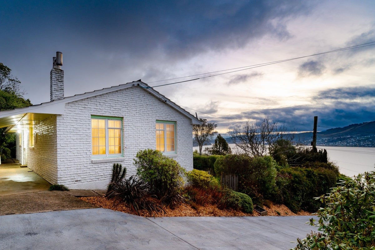 21 Jane Street, Macandrew Bay, Dunedin - Carousel 1