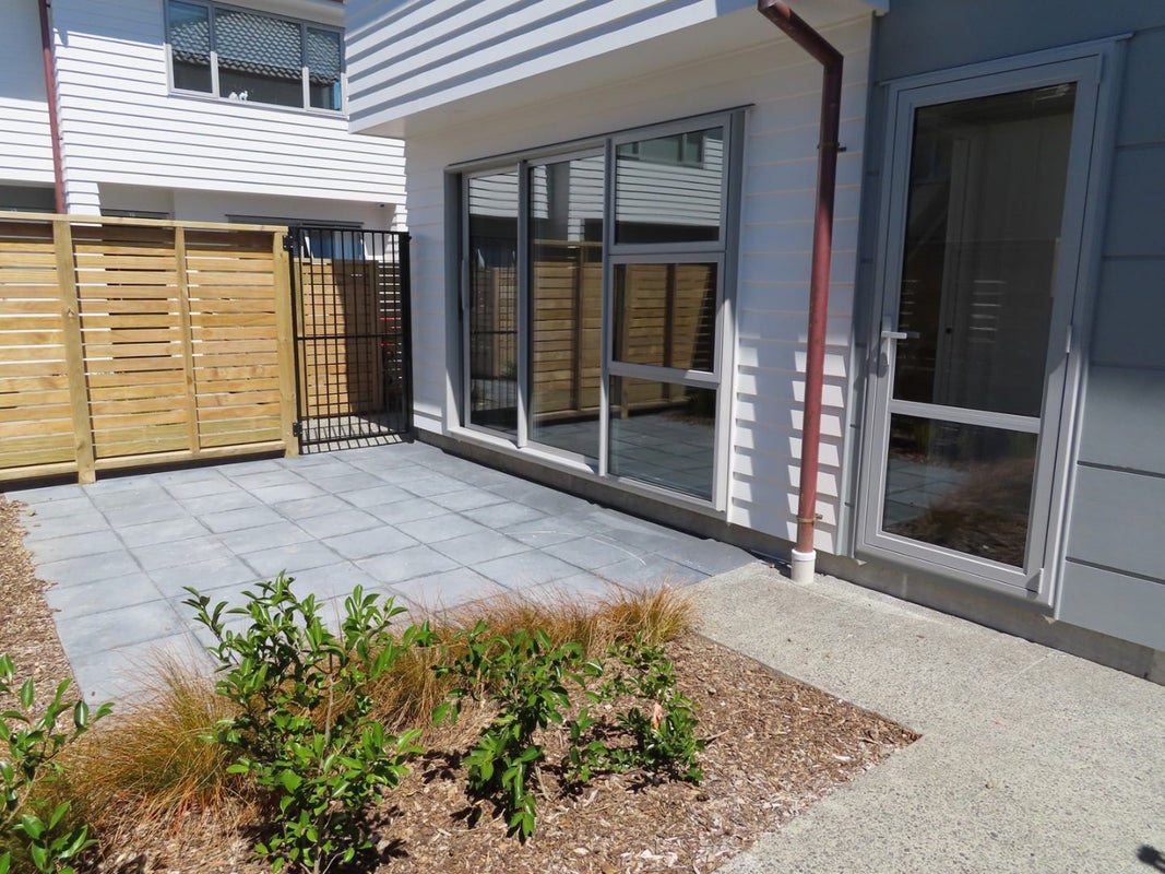 7 John Reynolds Square, Hutt Central, Lower Hutt - Carousel 1
