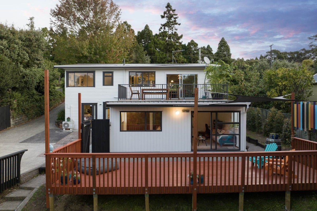 28 Minnehaha Avenue, Titirangi, Auckland - Carousel 1