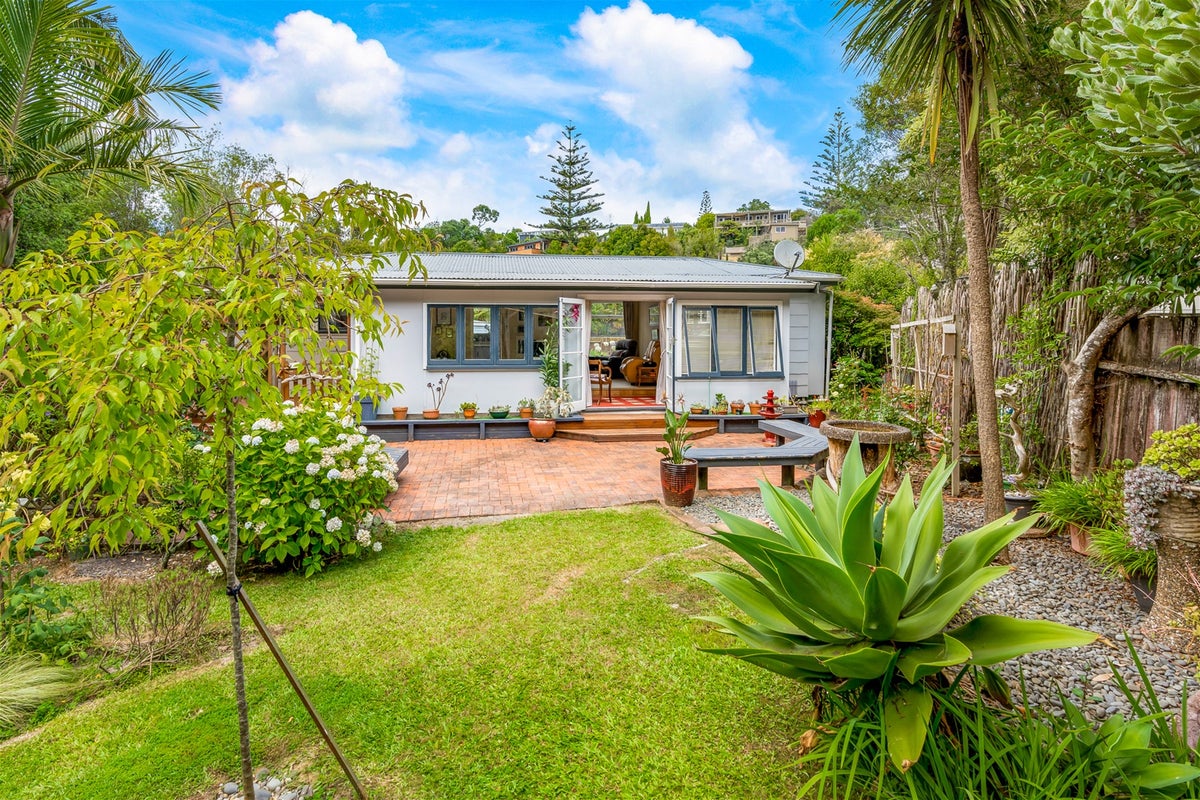 13 Awaruku Road, Torbay, Auckland - Carousel 1