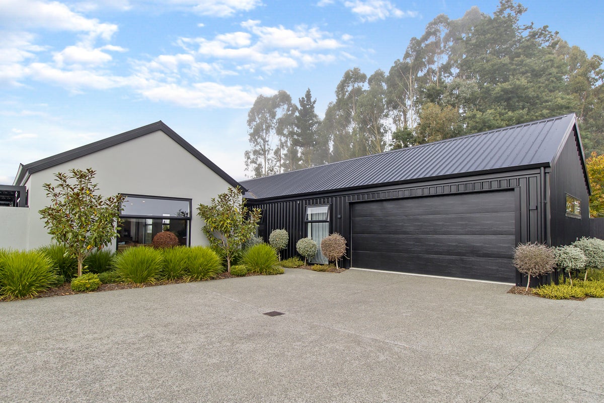 8 Mueller Drive, Oceanview, Timaru - Carousel 1
