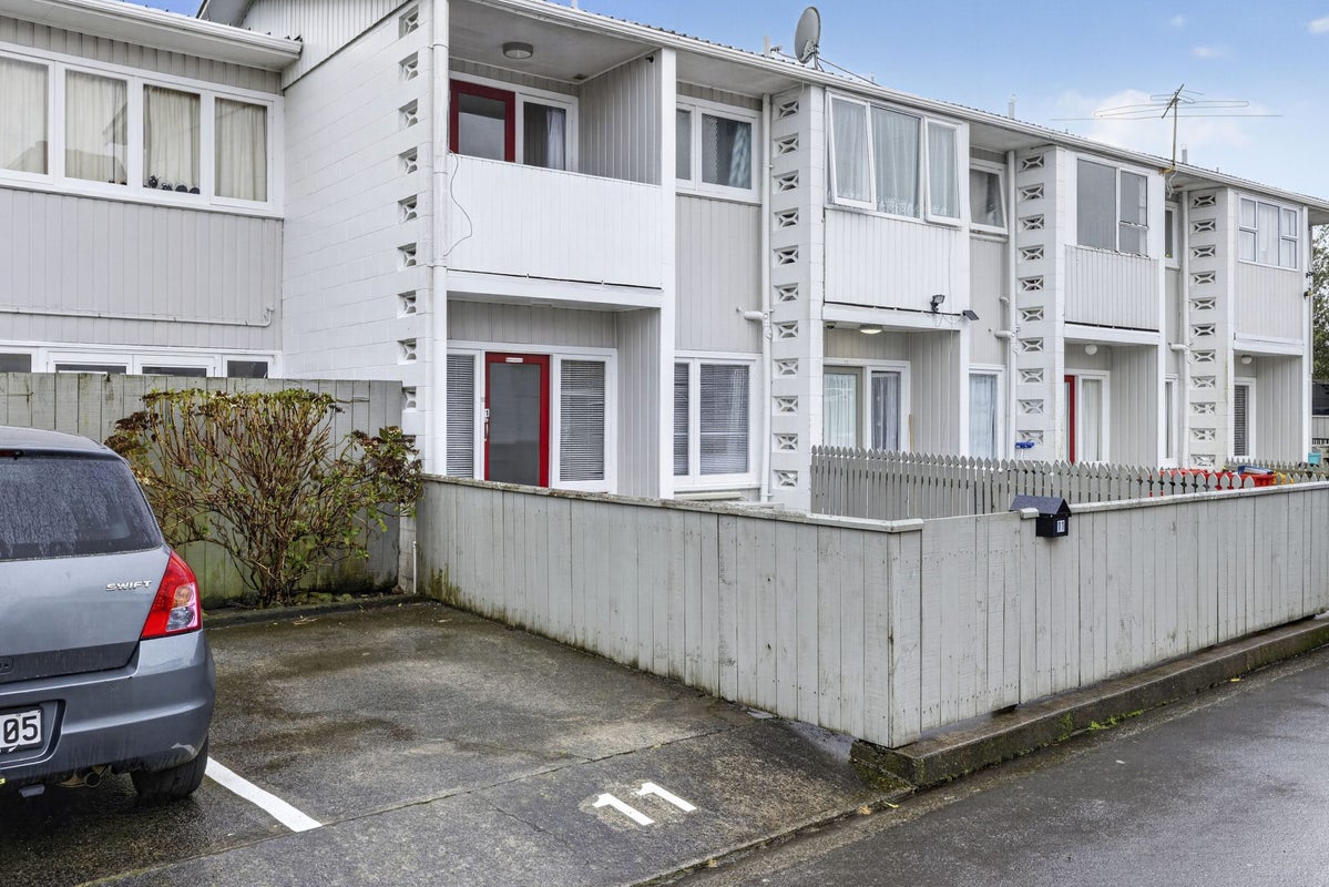 11/6 Keys Street, Elderslea, Upper Hutt - Carousel 16