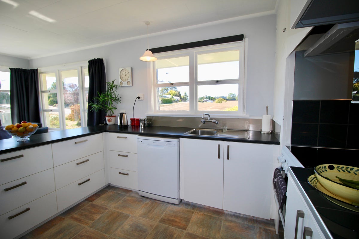 2 Cambridge Place, Holmes Hill, Oamaru - Carousel 2