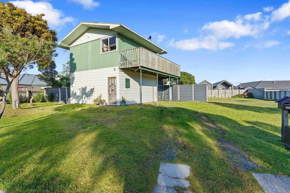 20 Eruini Street, Waikanae Beach, Waikanae - Carousel 1