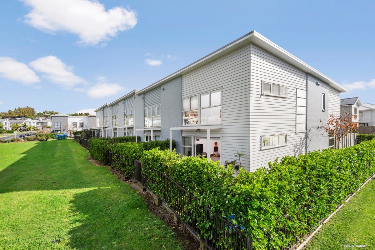 11 Briddock Way, Swanson, Auckland - Carousel 17