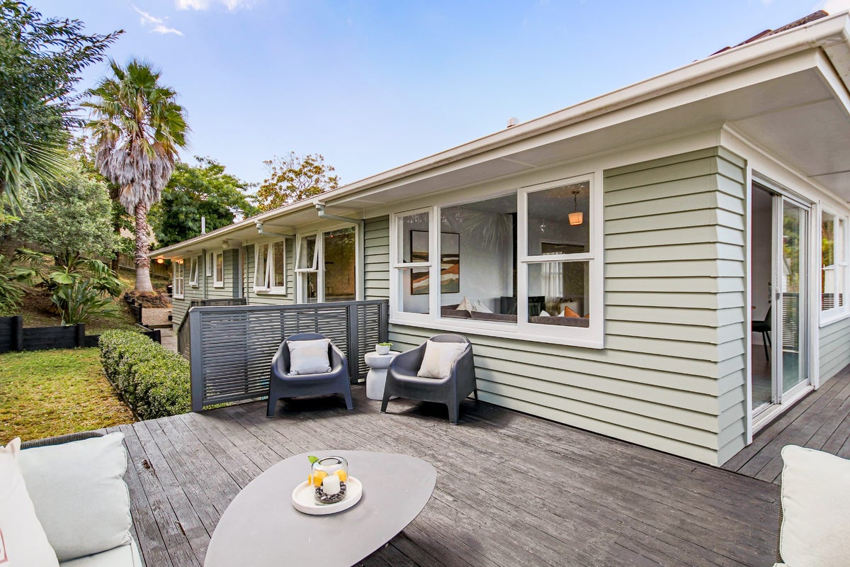 74 Seaview Road, Glenfield, Auckland - Carousel 1