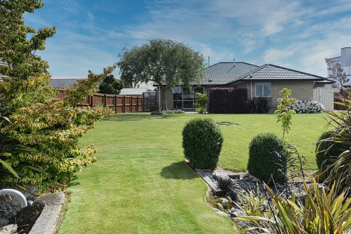 13 Orchard Grove, Netherby, Ashburton - Carousel 2