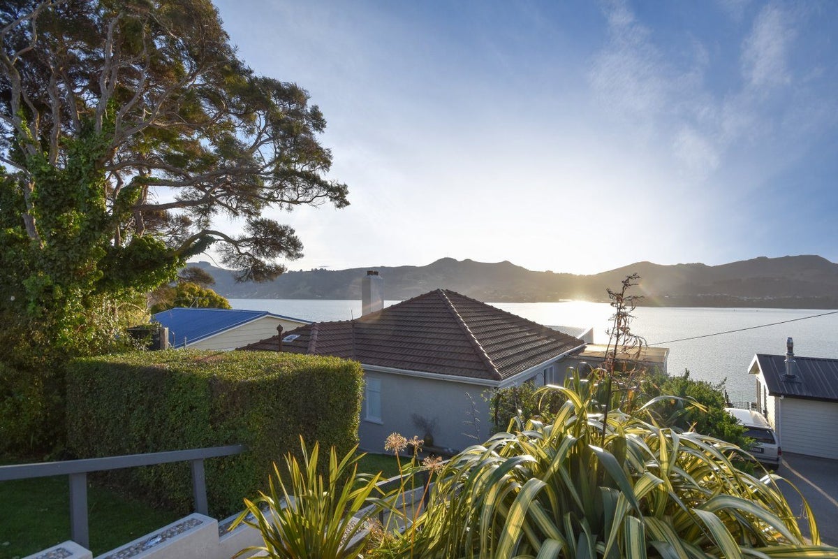 35 Oxley Crescent, Broad Bay, Dunedin - Carousel 1