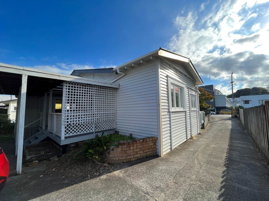 916 Mount Eden Road, Three Kings, Auckland - Carousel 2