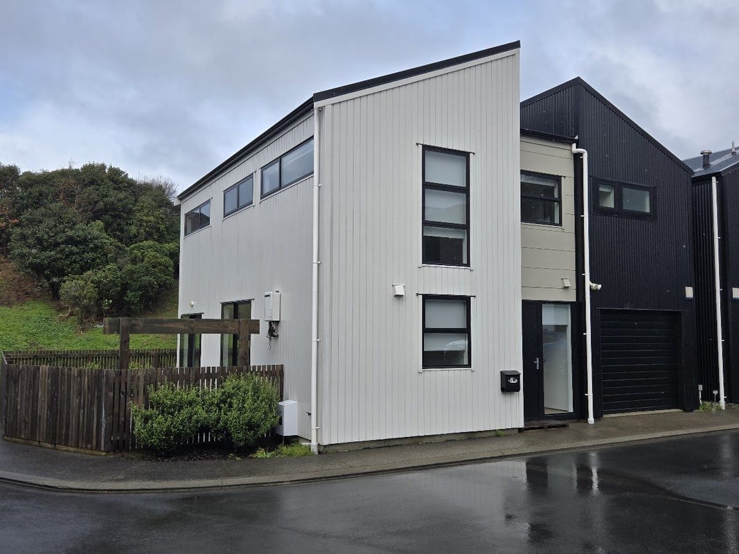 11/98 Westchester Drive, Churton Park, Wellington - Carousel 1