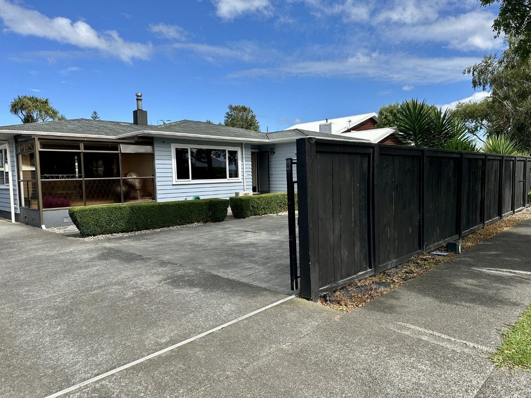 12 Park Road, West End, Palmerston North - Carousel 2