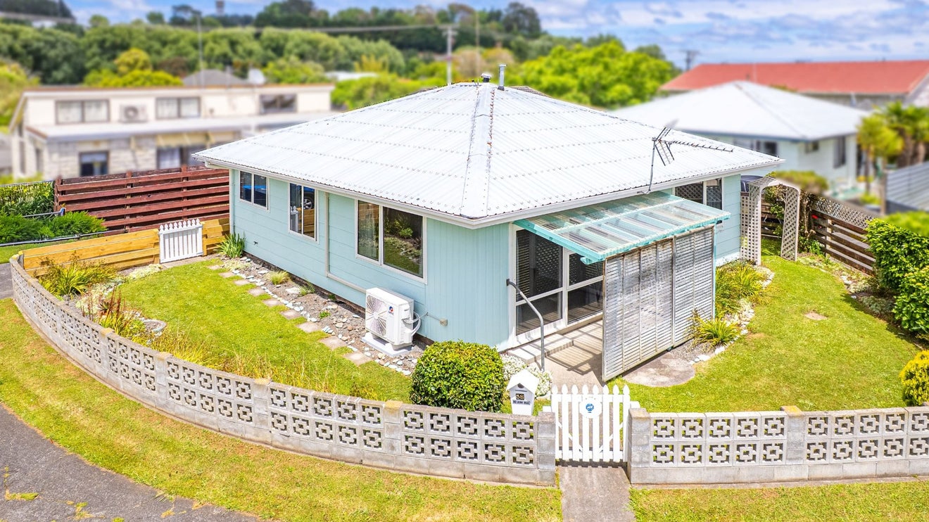 58 Hackett Street, Whanganui East, Whanganui - Carousel 1