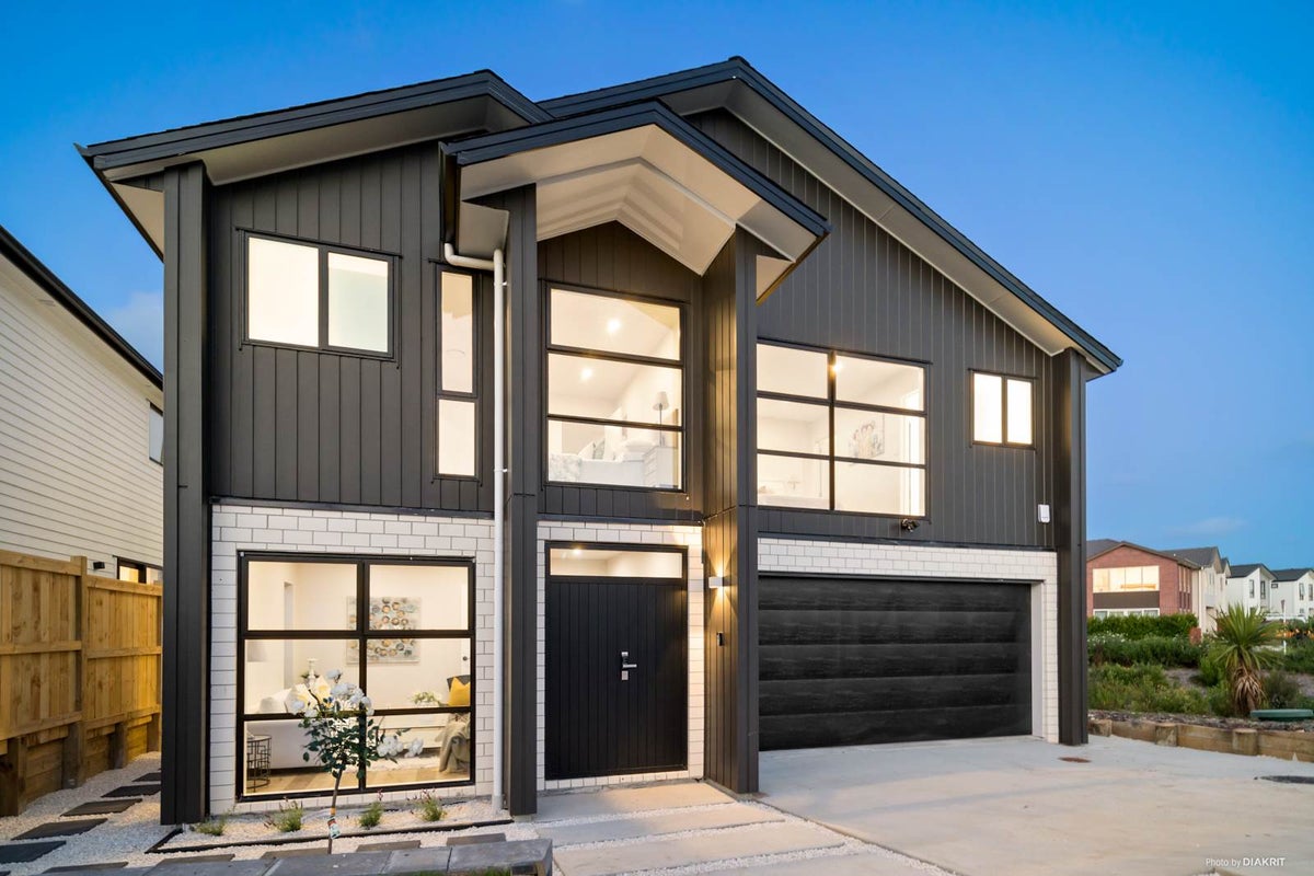 13 Drumaness Road, Flat Bush, Auckland - Carousel 1