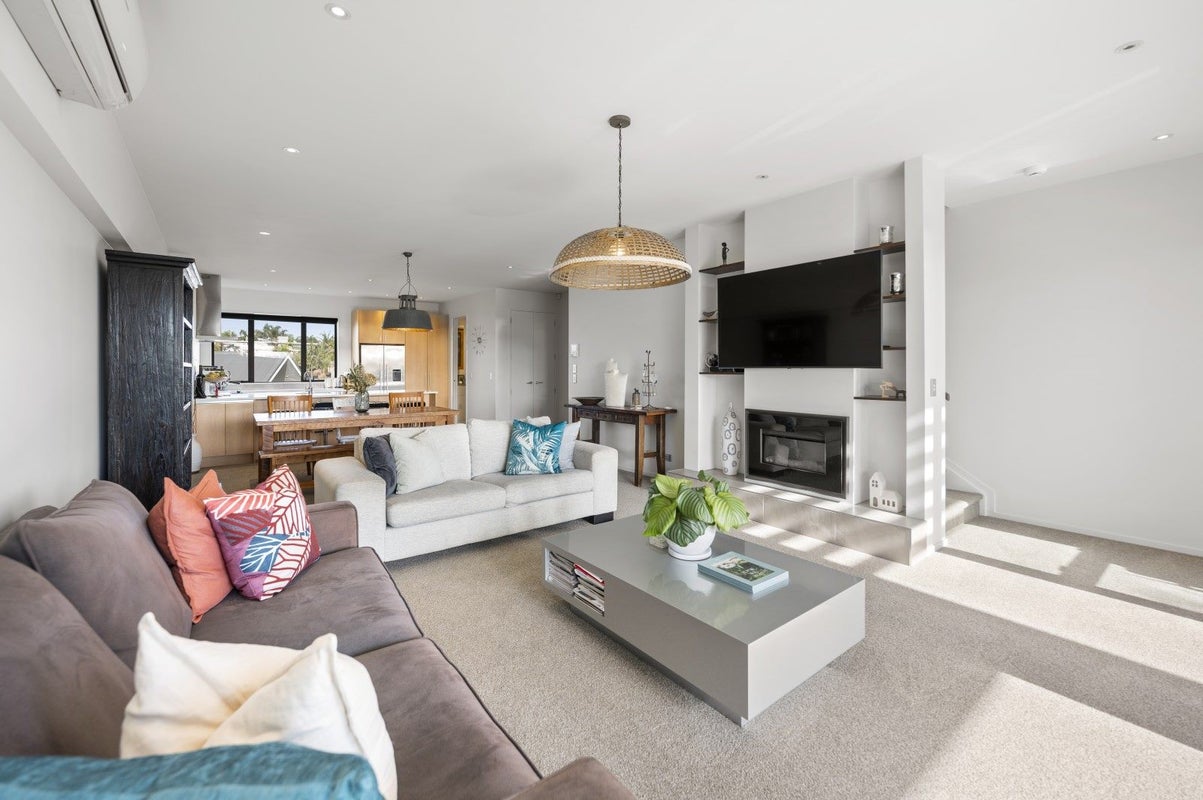 55 Ninth View Avenue, Beachlands, Auckland - Carousel 1