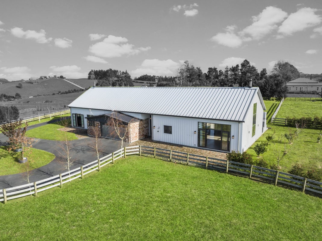 18 Falls Road, Papakura - Carousel 21