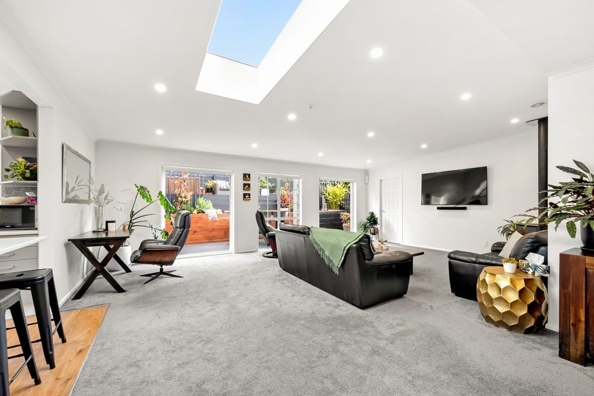 185 Major Drive, Kelson, Lower Hutt - Carousel 2